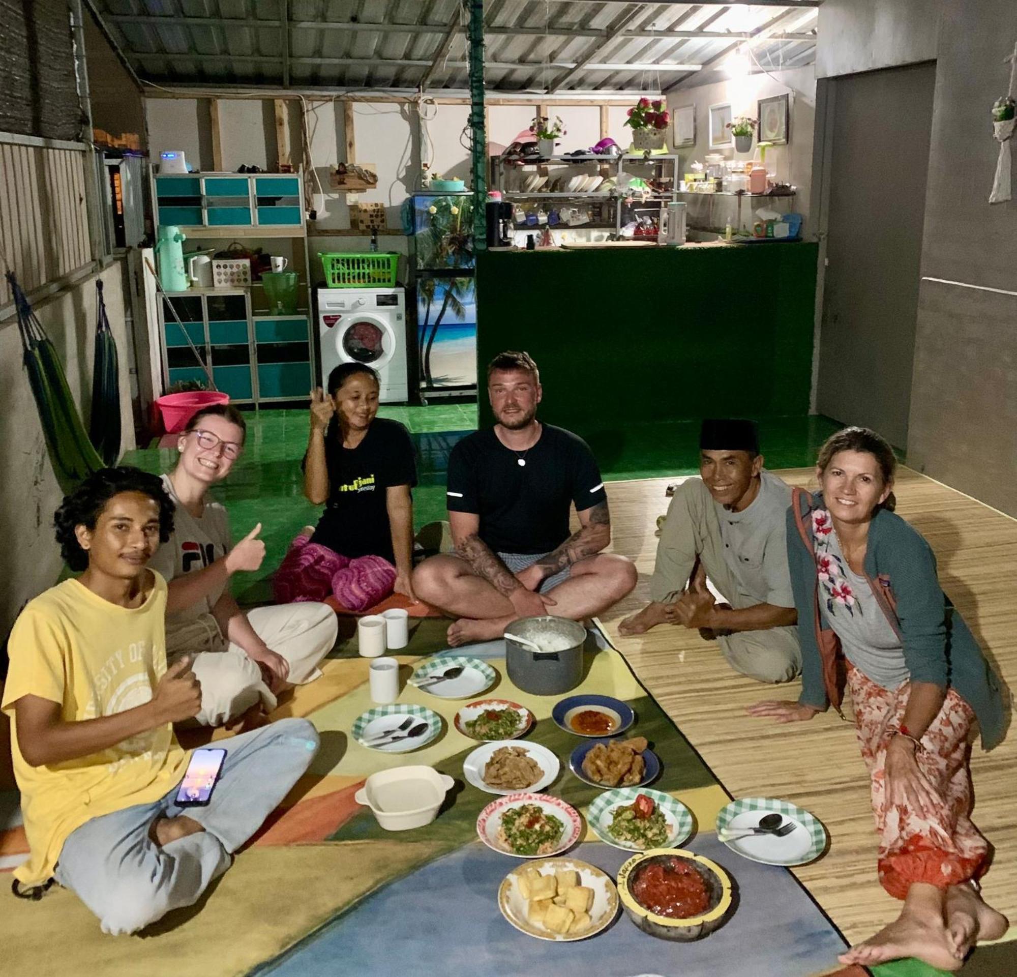 Raturinjani Homestay Selong ภายนอก รูปภาพ